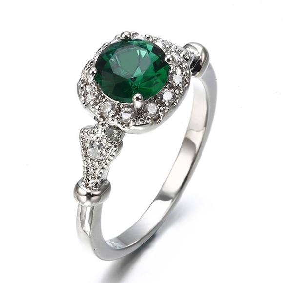 **ELSPETH* Silver x Green Gem Fashion Ring Size 8 - Picture 1 of 4